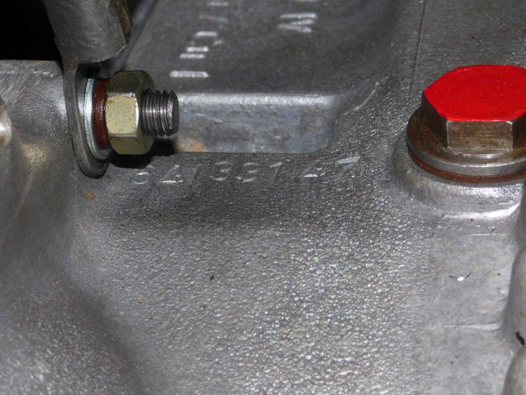 Baujahrthypische Merkmale am Motor des Fahrzeugs.