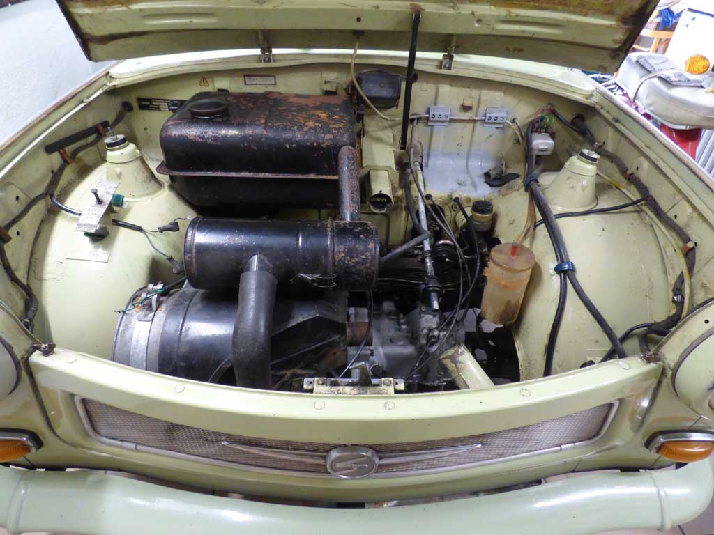 Motorraum des Trabant 601 BJ 1964 vor der Restaurierung