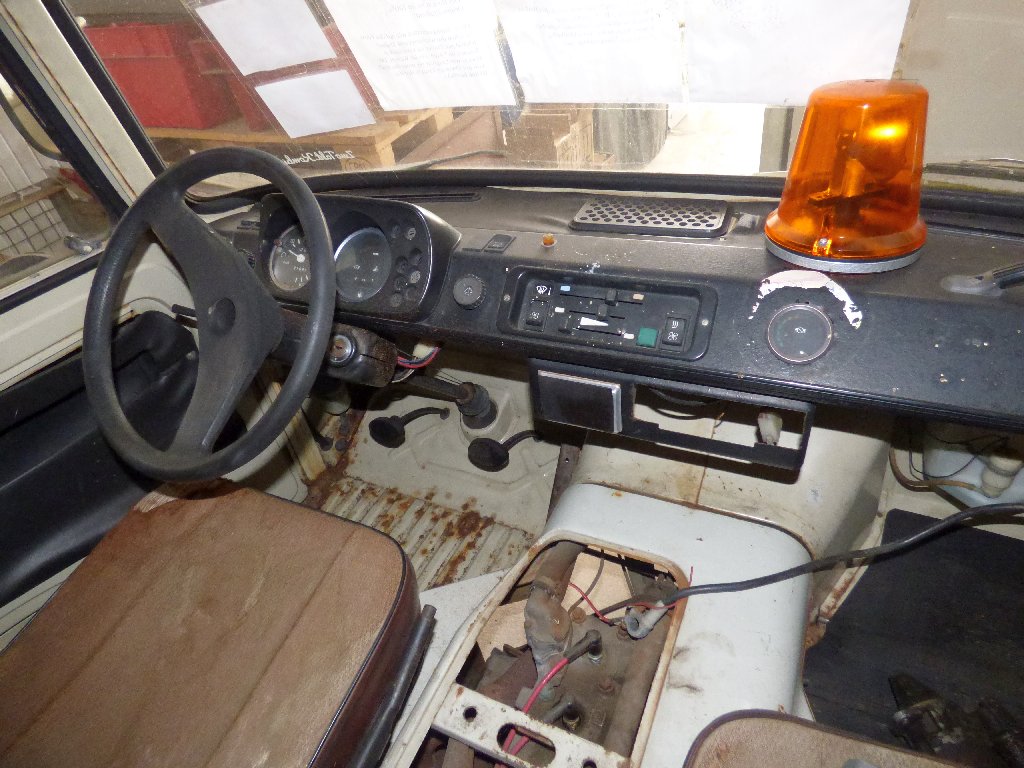 Zusatand des Innenraums des Wartburg B1000