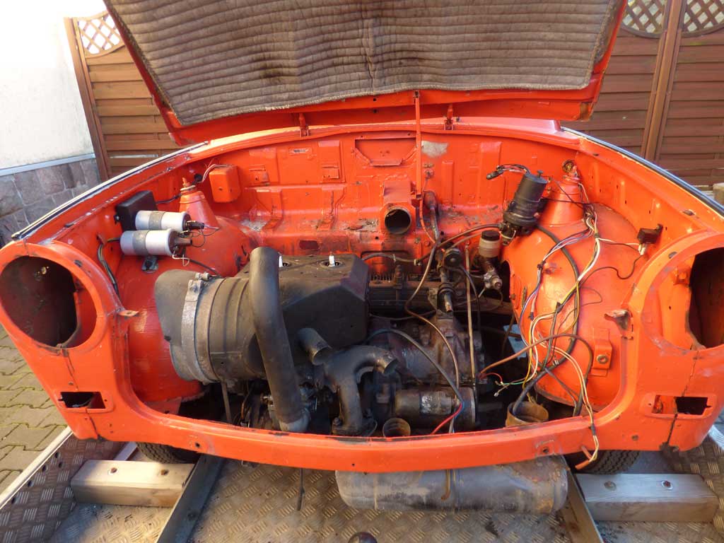 Zu Beginn der Restauration wurde der Motor ausgebaut.