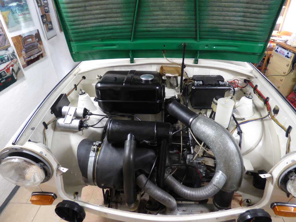 Motoransicht des Polizei-Trabant nach der Restaurierung